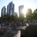 Harbour Green Water Park en Coal Harbour durante una ola de calor en Vancouver, Columbia Británica, Canadá, el lunes 28 de junio de 2021. Se espera que el calor continúe durante varios días en algunas partes de Columbia Británica, según las advertencias meteorológicas del gobierno. Fotógrafo: Trevor Hagan / Bloomberg a través de Getty Images