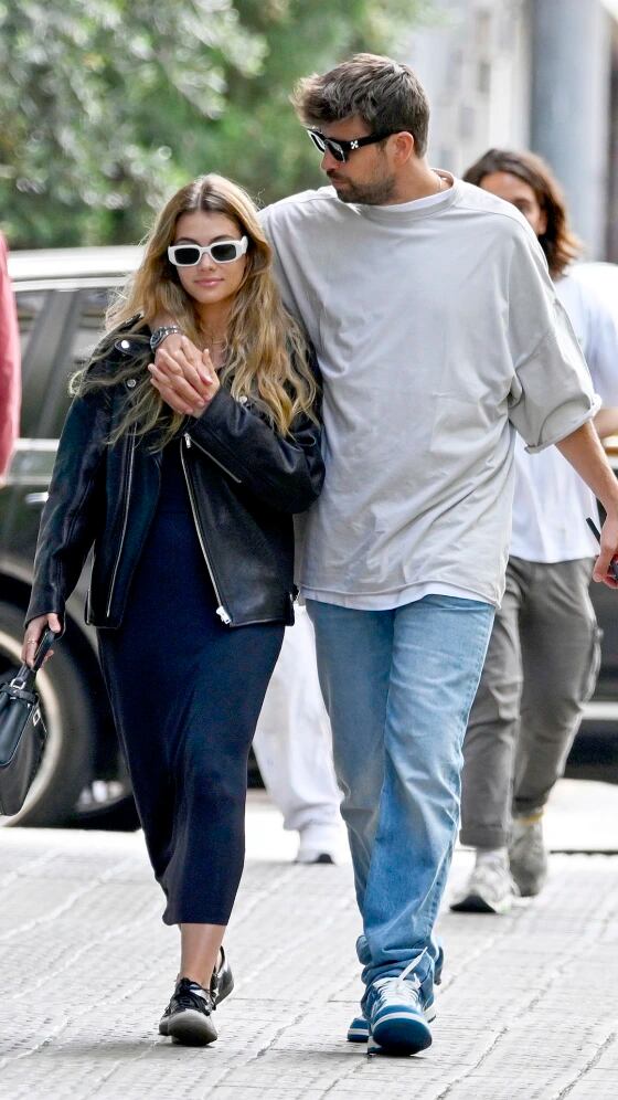 Piqué y Clara Chía el país