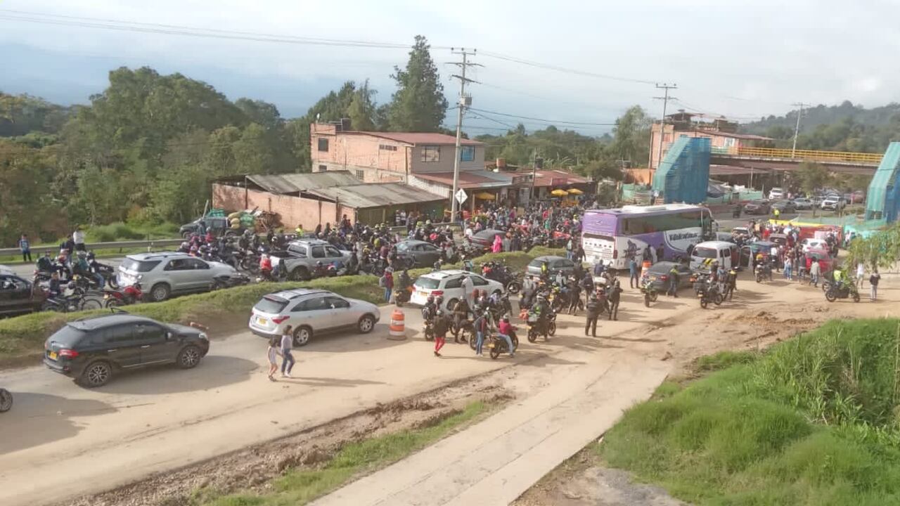 Los cierres los adelantan cada media hora por espacio de 45 minutos en ambos carriles