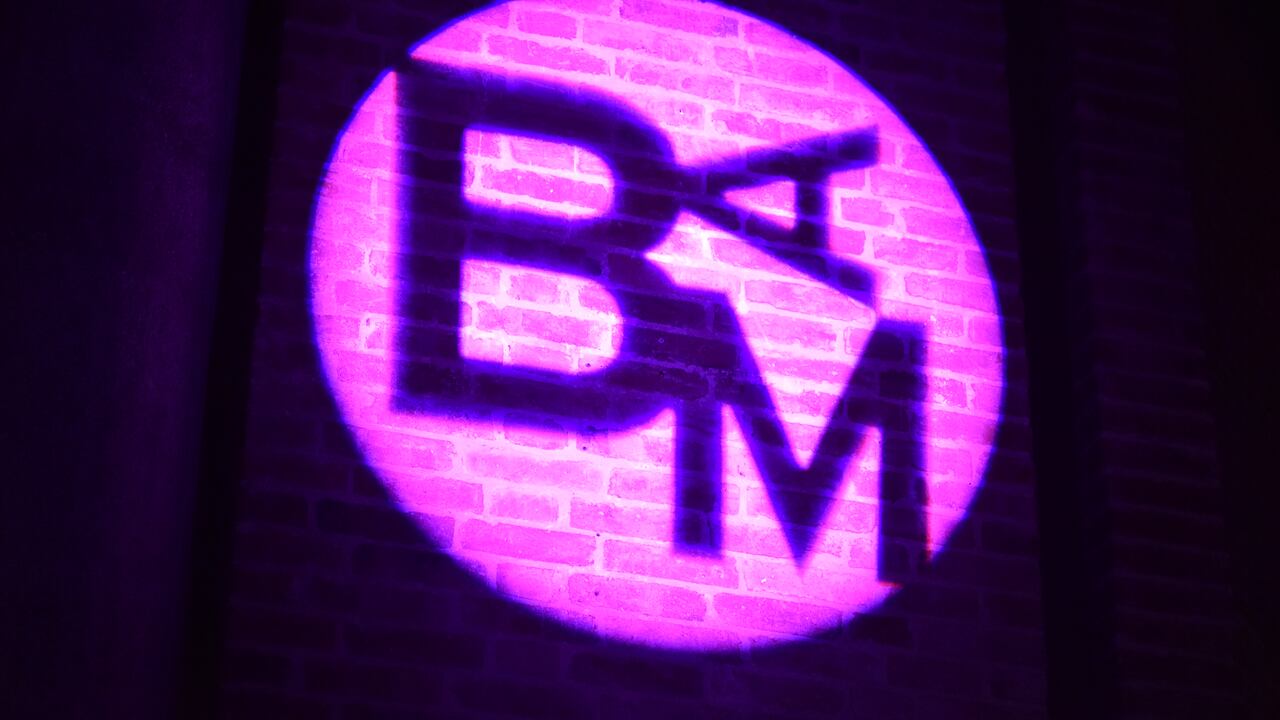 El BAM es el mercado audiovisual más importante del país, y es un espacio para el networking, la formación, las reuniones de negocios y la colaboración entre profesionales nacionales e internacionales.