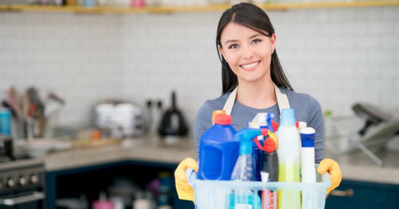 Hay un tope mínimo de pago a los trabajadores por su servicio doméstico. GETTY. 