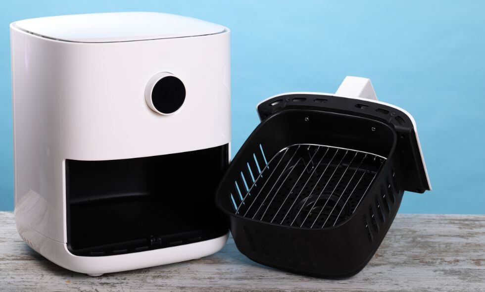Una freidora de aire limpia y bien mantenida garantiza un funcionamiento eficiente y reduce el riesgo de averías o mal funcionamiento.