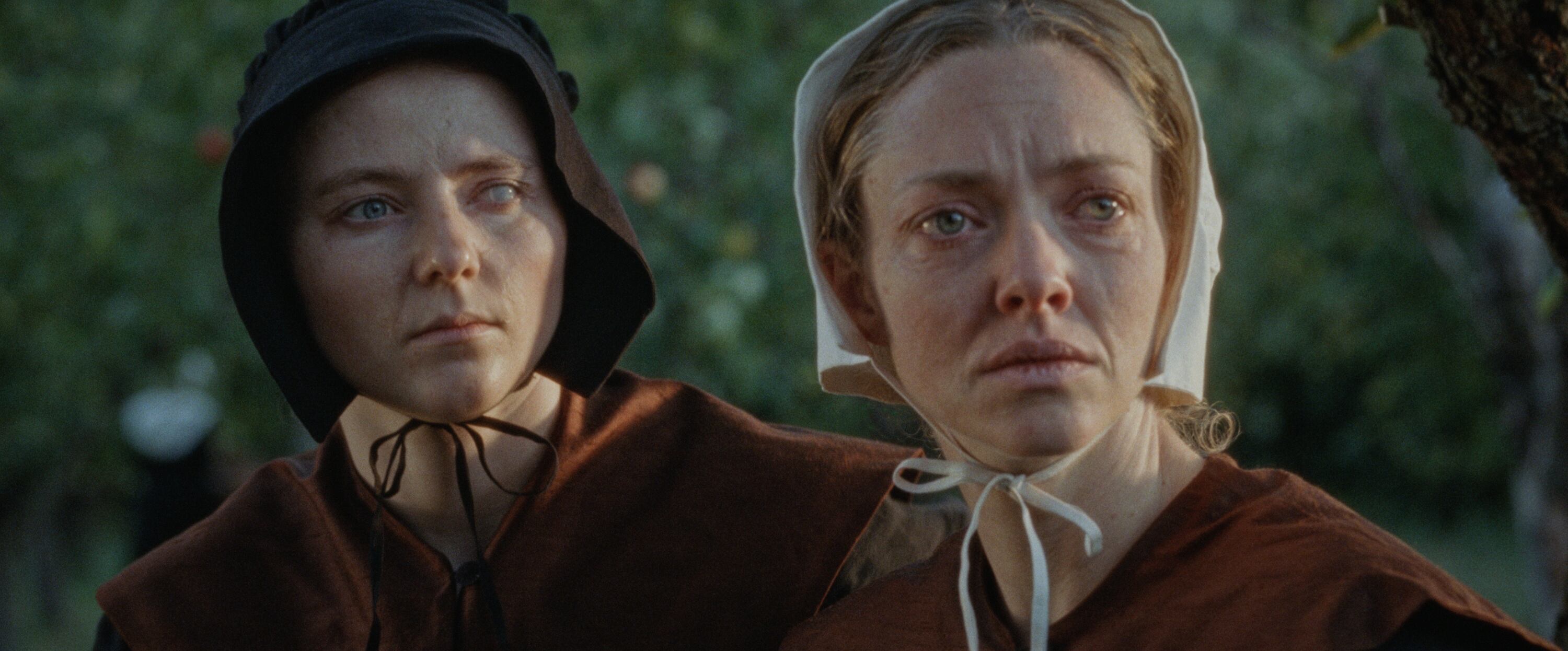 Thomasin McKenzie y Amanda Seyfried en 'El Testimonio de Ann Lee'. Foto: © 2025 Searchlight Pictures.