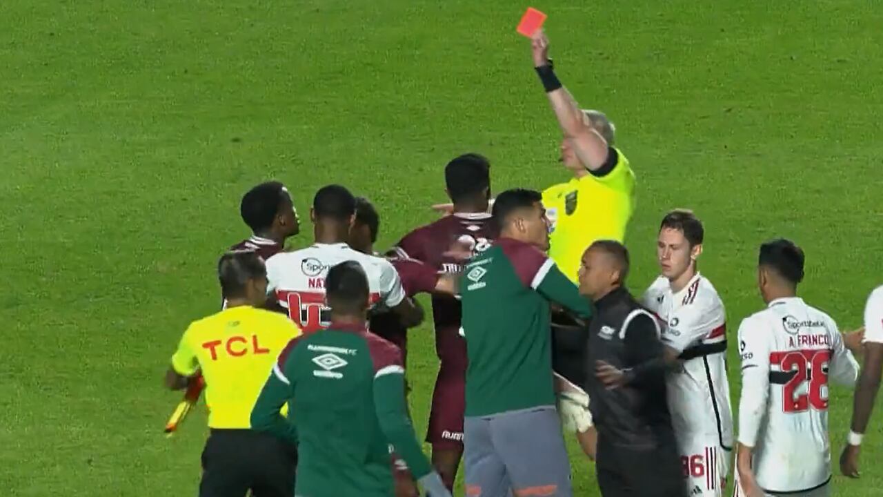 El delantero fue expulsado en la reciente derrota del Fluminense.