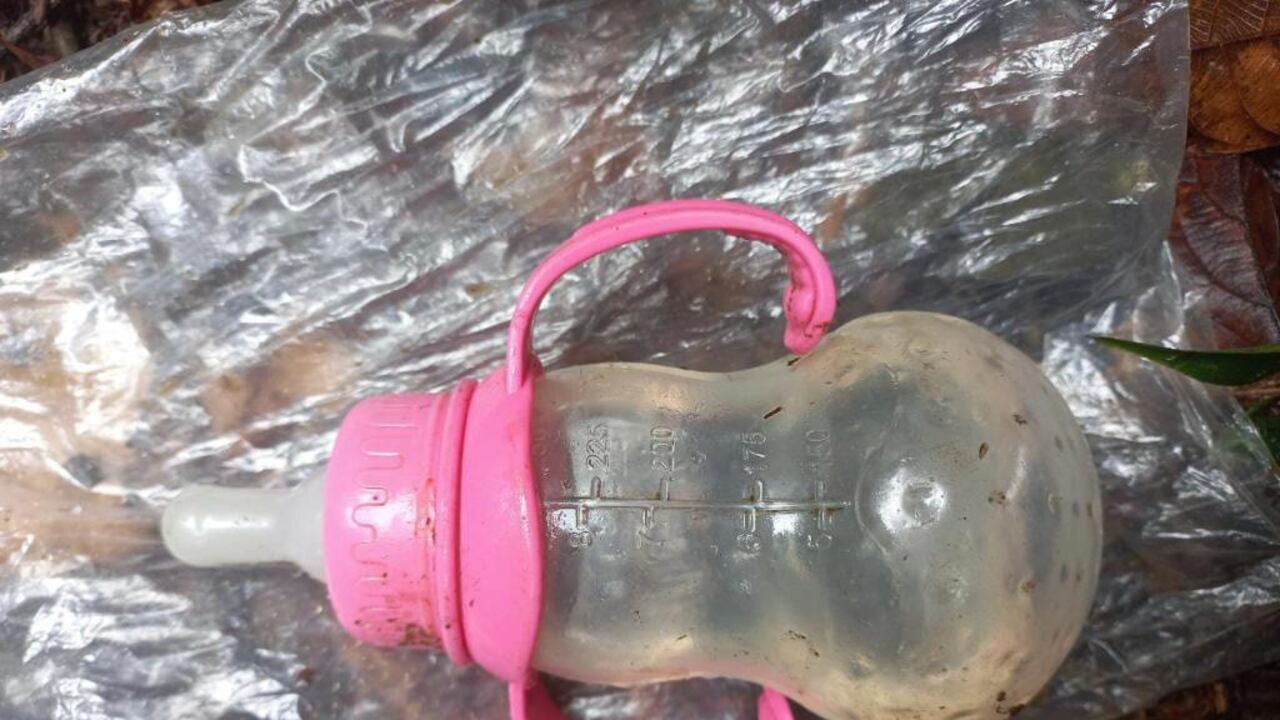 Este es el tetero encontrado en la zona de búsqueda.