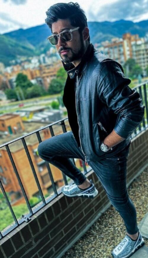 El cantante comentó su versión de lo ocurrido con Andrea Valdiri y su hija.