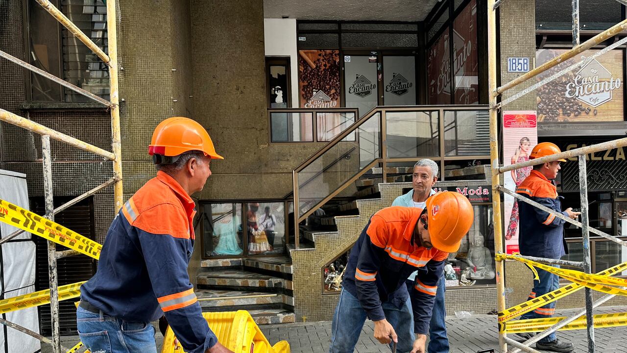 Funcionarios de la EEP trabajan en la capital de Risaralda por mejorar el servicio.