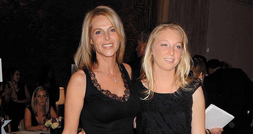 Catherine Oxenberg con su hija India, quien pasó siete años en las garras del culto que la marcó, violó, sometió a una dieta de hambre, y la convenció de que ese era su único camino hacia la superación.