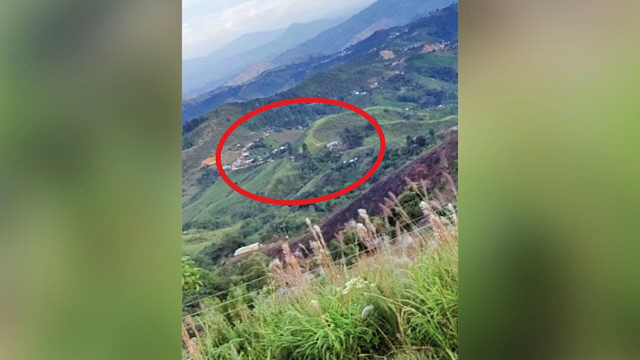 Esta es una de las pocas imágenes del ‘resort de secuestrados’ que conoció SEMANA. Allí tienen a varios de ellos, de diferentes edades.