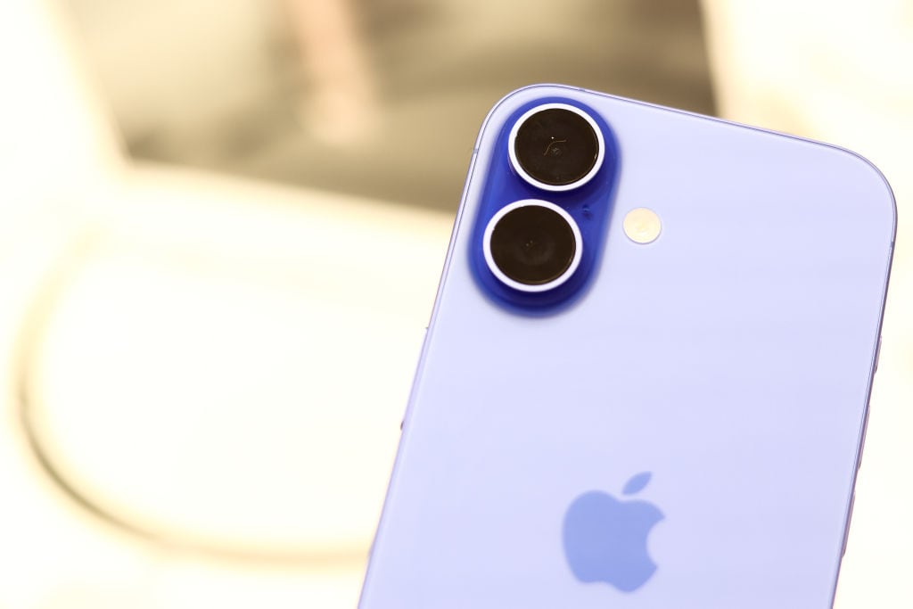 Apple ha revolucionado la fotografía móvil con el iPhone 16 al incluir un botón de cámara, pero los expertos advierten que cualquier daño a este componente puede derivar en una reparación costosa que sorprenderá a los usuarios.