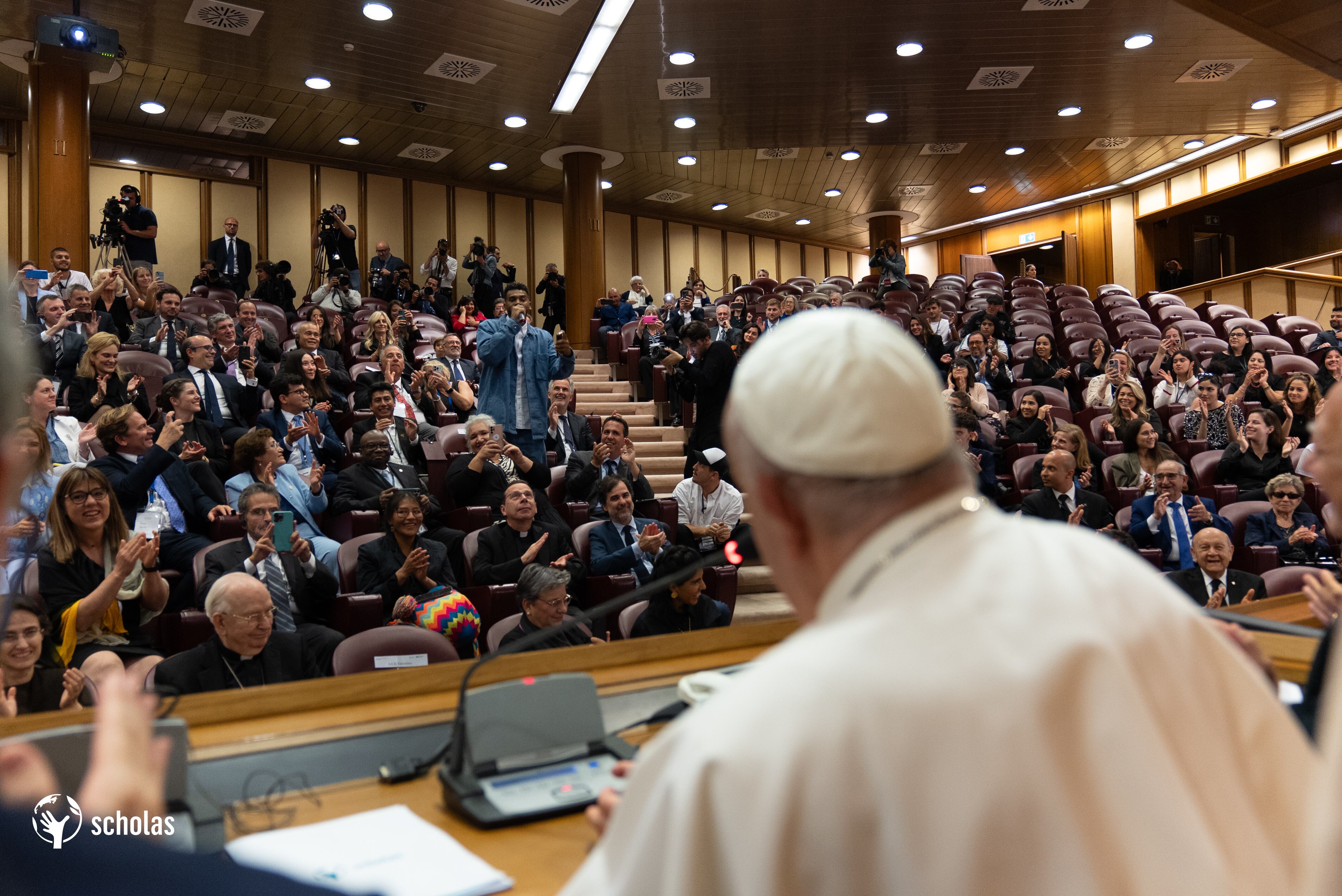 Tostao le cantó al Papa Francisco en la Ciudad del Vaticano.