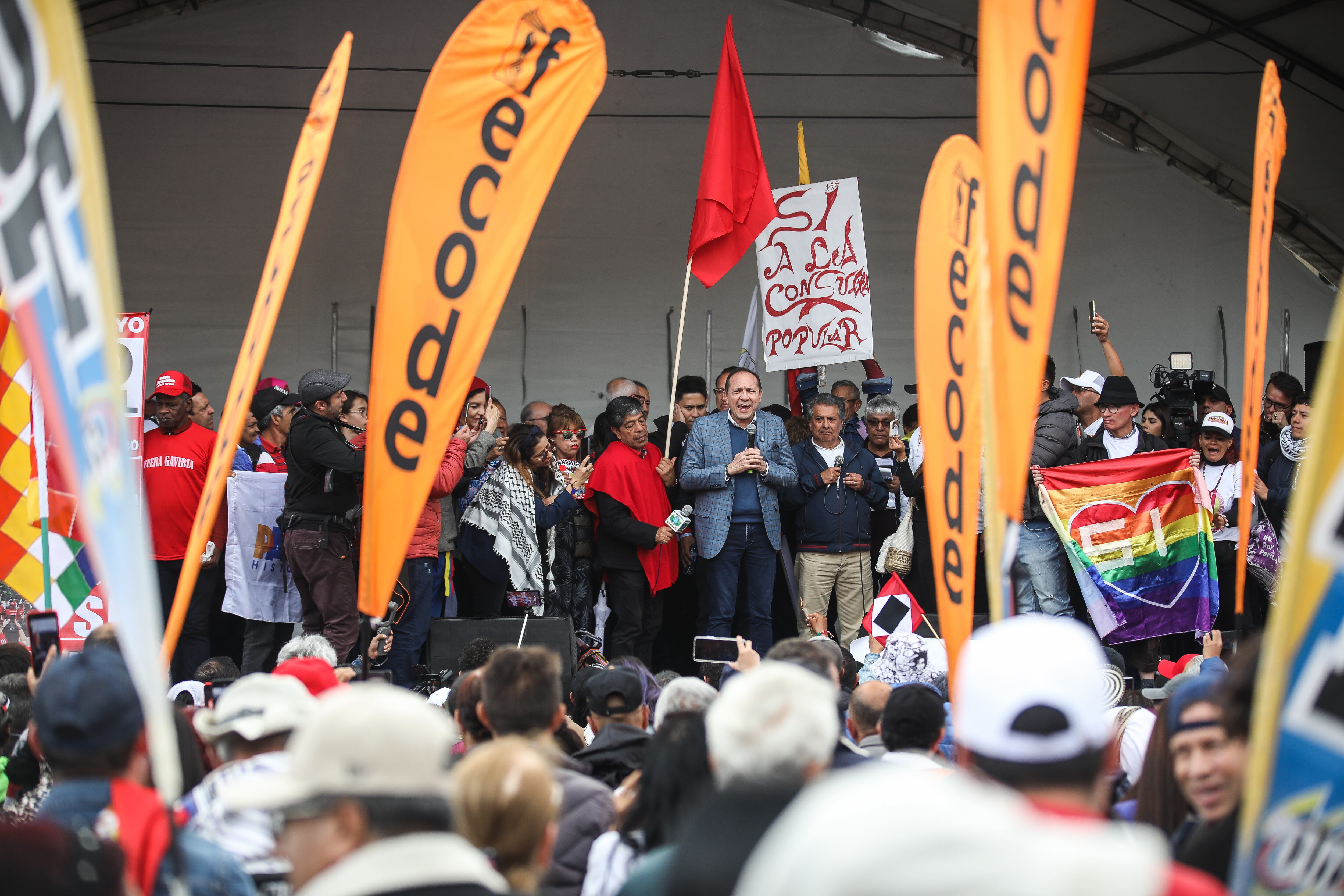 Cabildo abierto en la Plaza de Bolívar