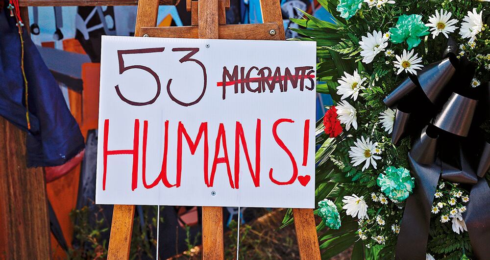 53 personas murieron encerradas en un camión en Estados Unidos, lanzando la indignación de la ciudadanía.