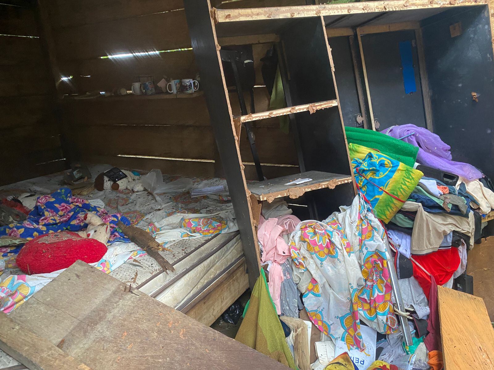Así quedó el cuarto de esta vivienda en zona rural de Tibú, Norte de Santander.