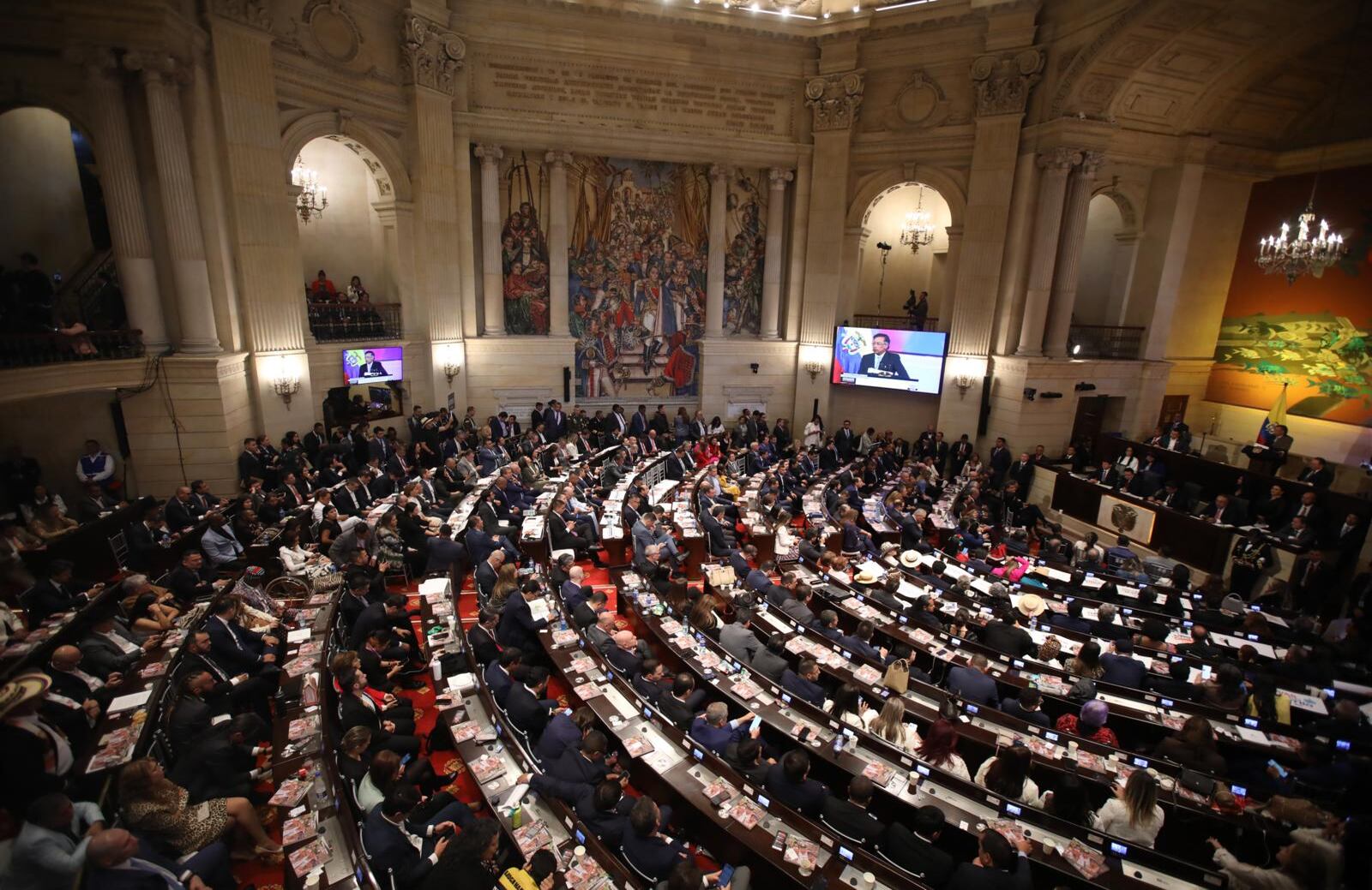 Aunque las mujeres representan el 51,43 % del censo electoral habilitado para votar en estas elecciones, su presencia en el Congreso sigue siendo minoritaria