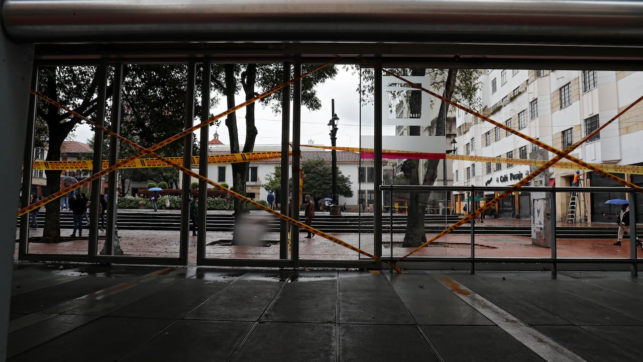 Daños en la estación Museo del Oro de Transmilenio por vándalos durante las protestas
