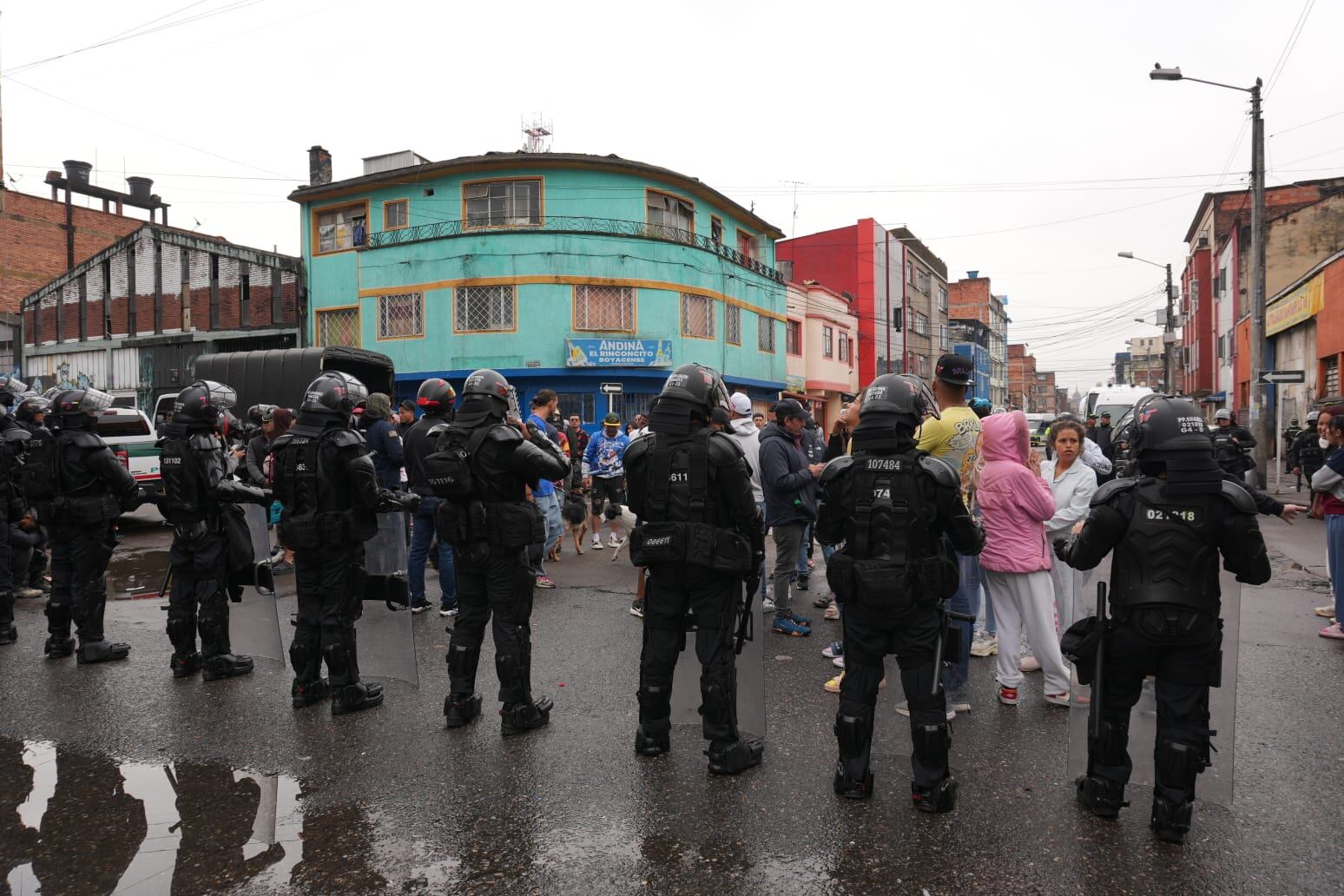 La policía Metropolitana de Bogotá realizó operativo en Santa Fe.