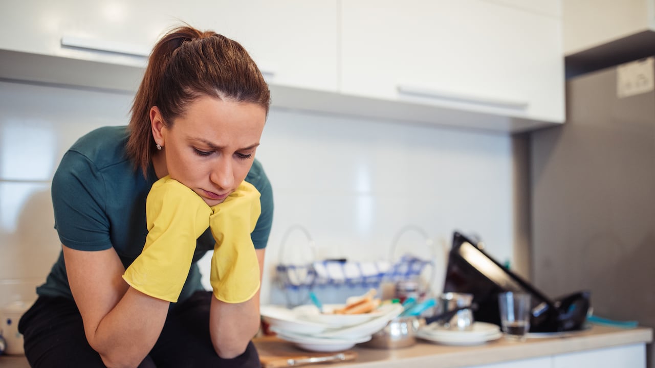 Este aparato eléctrico de la cocina podría estar acumulando y propagando bacterias en su hogar.