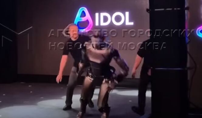 El robot colapsó al dar los primeros pasos.