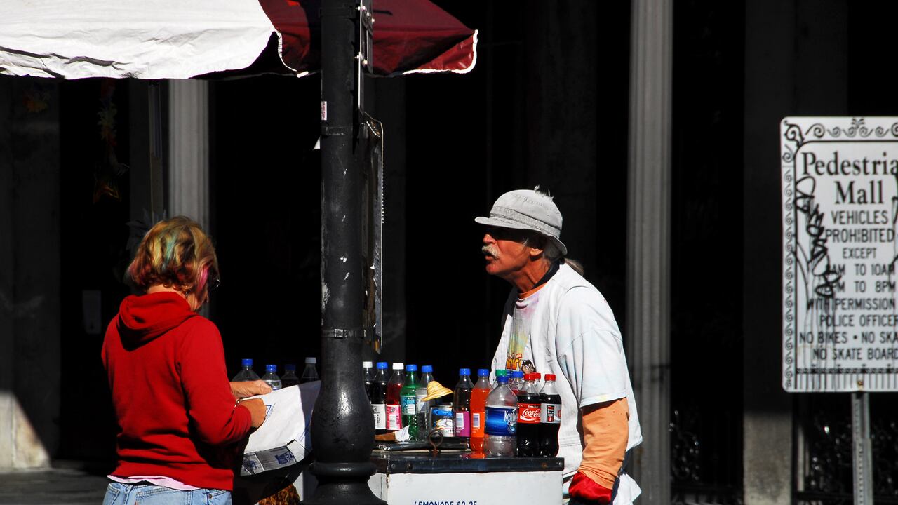 El programa entregará carritos de comida totalmente equipados a vendedores ambulantes en Los Ángeles, sin exigir estatus migratorio.