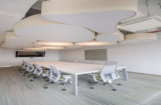 Los sanitarios y orinales trabajan con cantidades de agua mínimas y/o procesadas de aguas lluvias. 