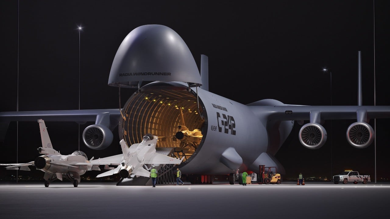 Su capacidad de carga en términos de volumen es aproximadamente 12 veces mayor que la de un Boeing 747.