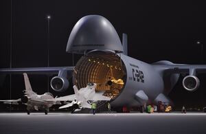 Su capacidad de carga en términos de volumen es aproximadamente 12 veces mayor que la de un Boeing 747.