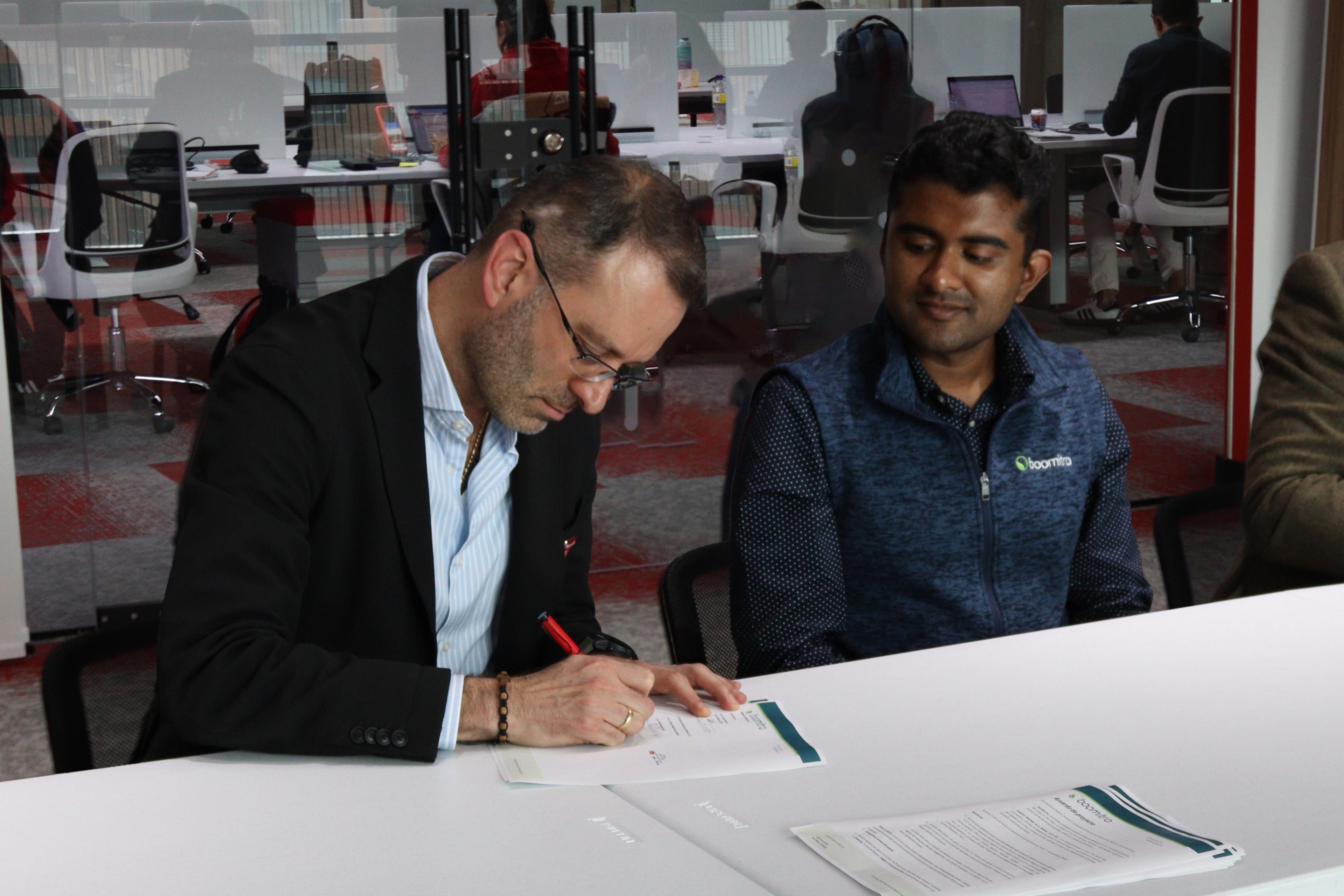 Rafael Álvarez, CEO de Alquería y Aadith Moorthy, fundador y CEO de Boomitra.