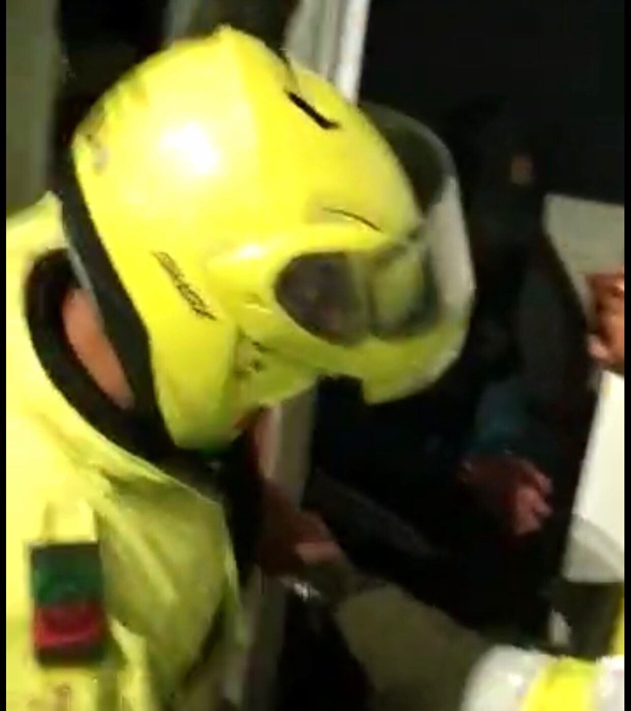 Por una billetera patrullero atacó a su propia familia con un arma traumática