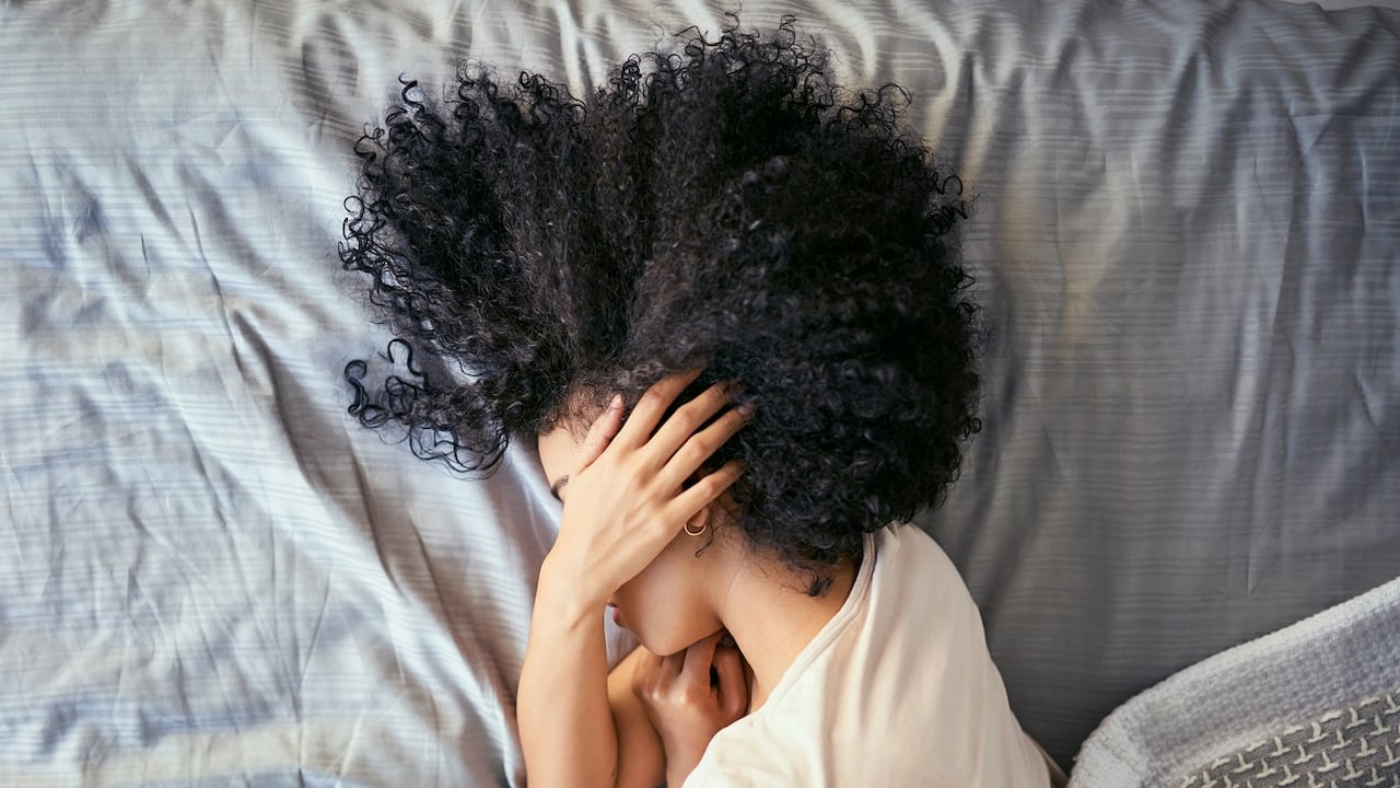 El dolor de oído puede presentarse de manera temporal o constante.