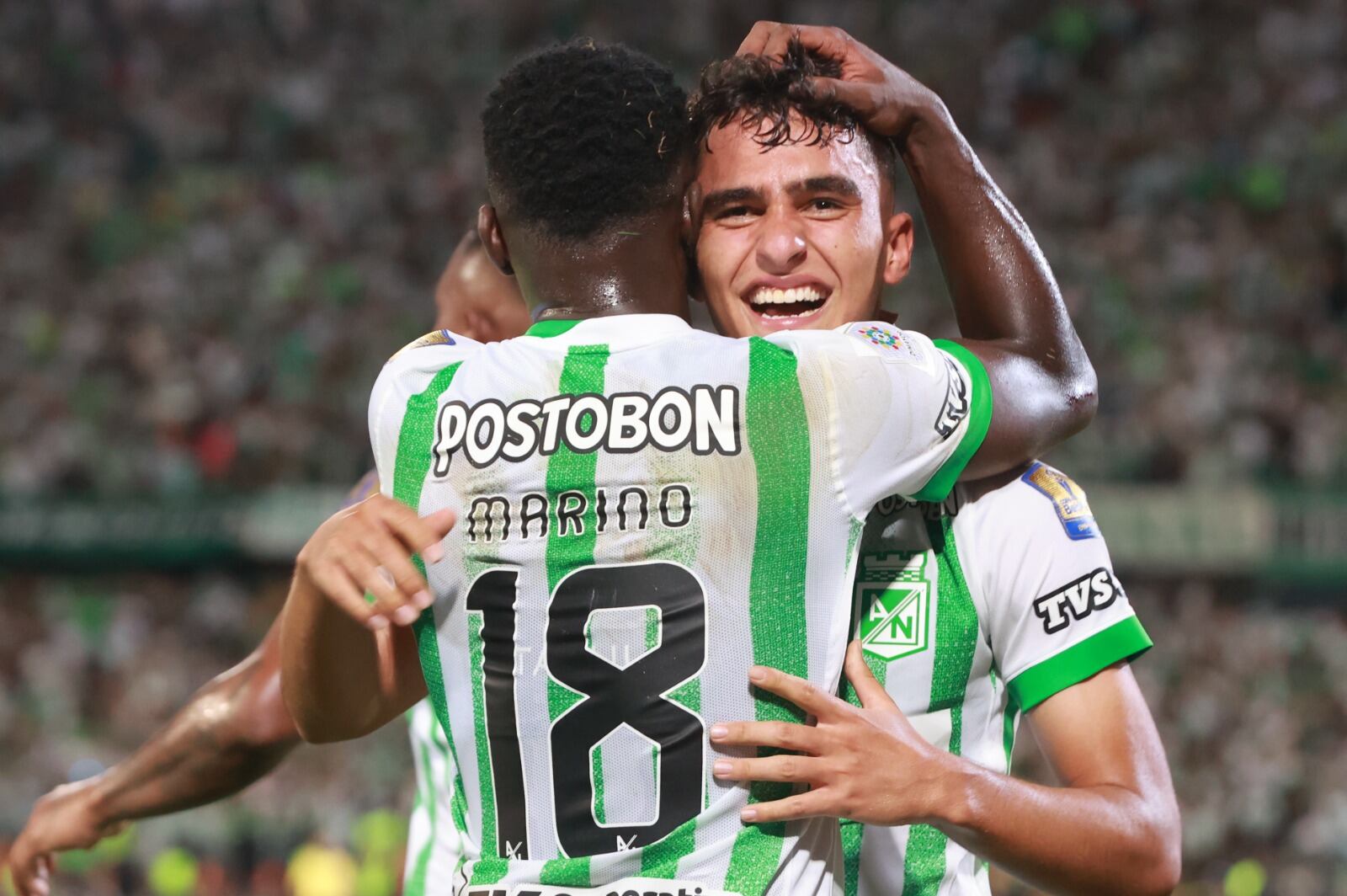 Jugadores de Atlético Nacional celebran uno de los goles contra América de Cali por la semifinal de ida de la Copa Colombia 2025.