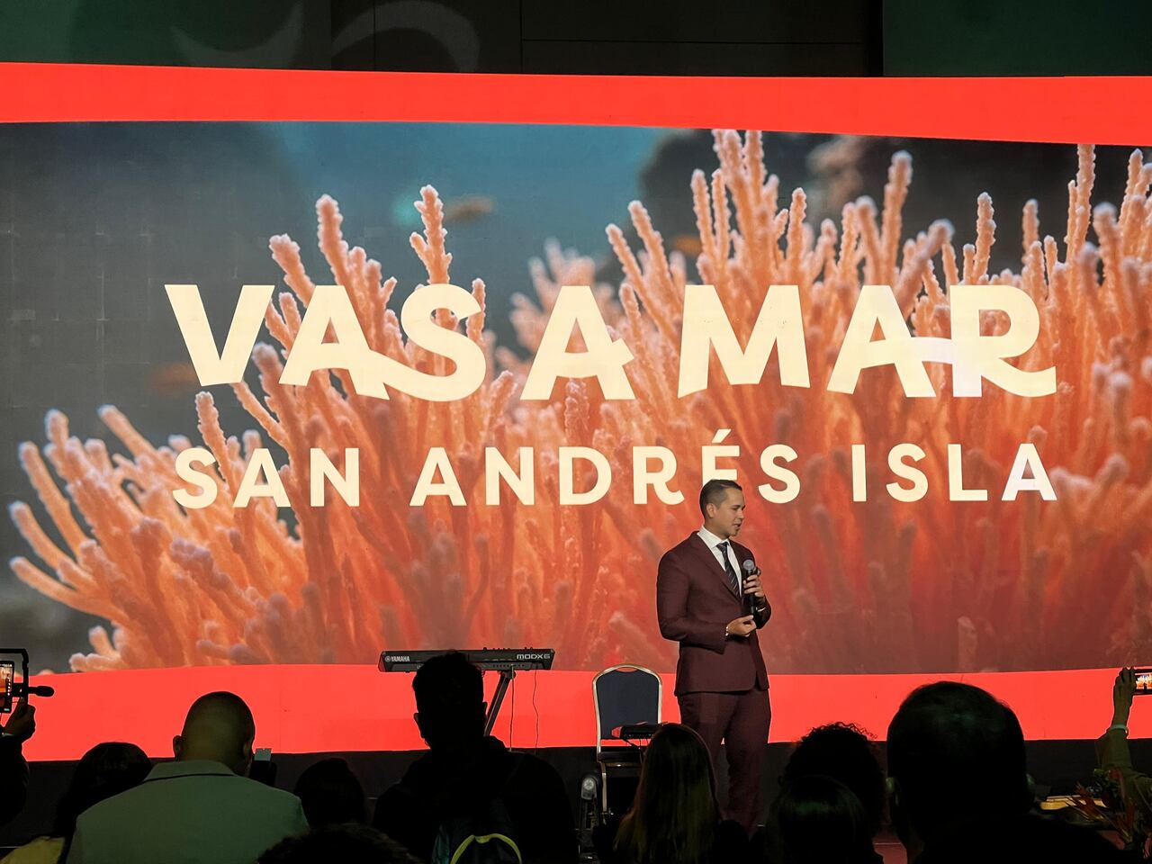 Nicolás Gallardo, gobernador del Archipiélago de San Andrés, Providencia y Santa Catalina, lidera la campaña Vas a Mar San Andrés Isla.
