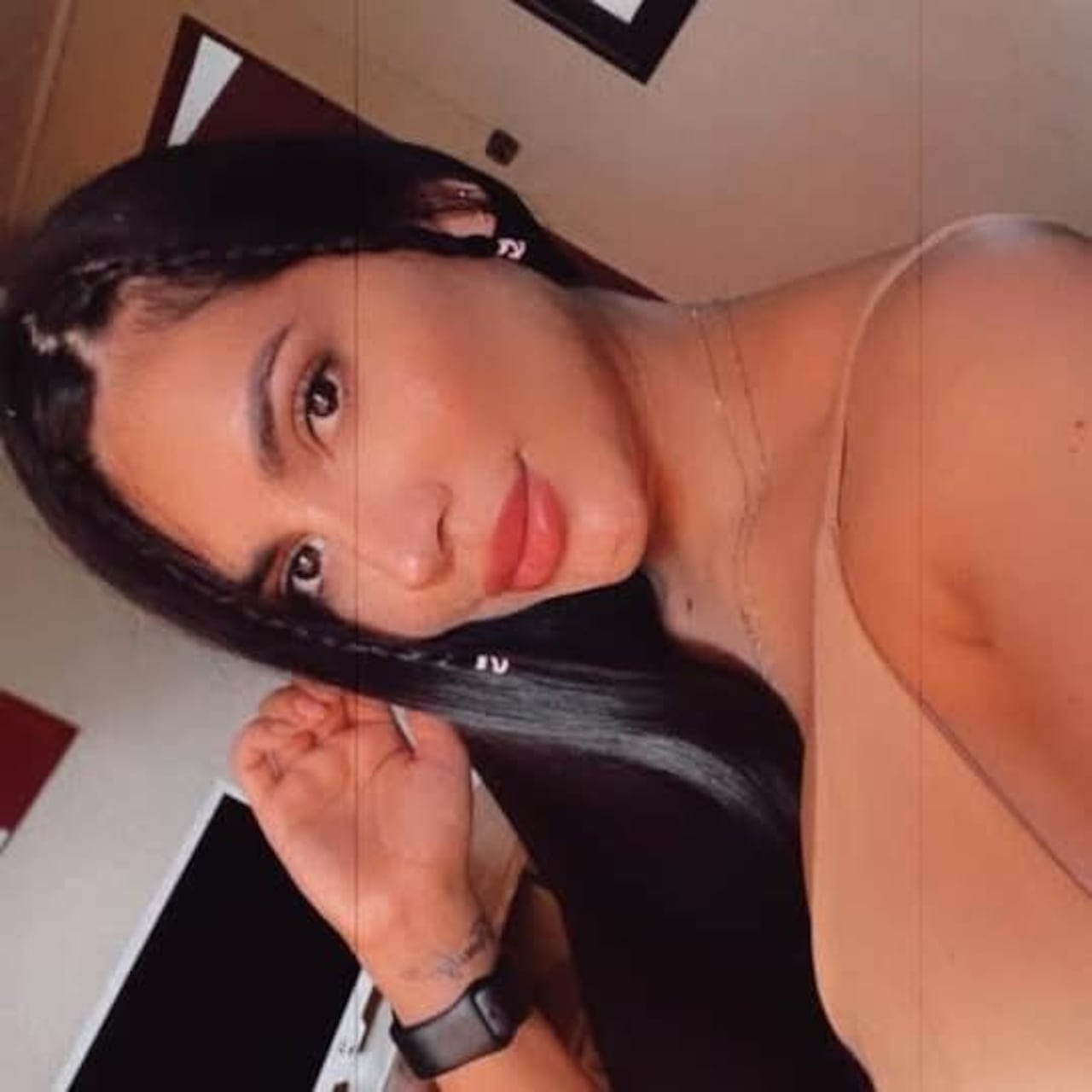 La mujer fue llevad a un hospital mientras las autoridades encontraron a Hoyos a punto de tomar un avión a Colombia