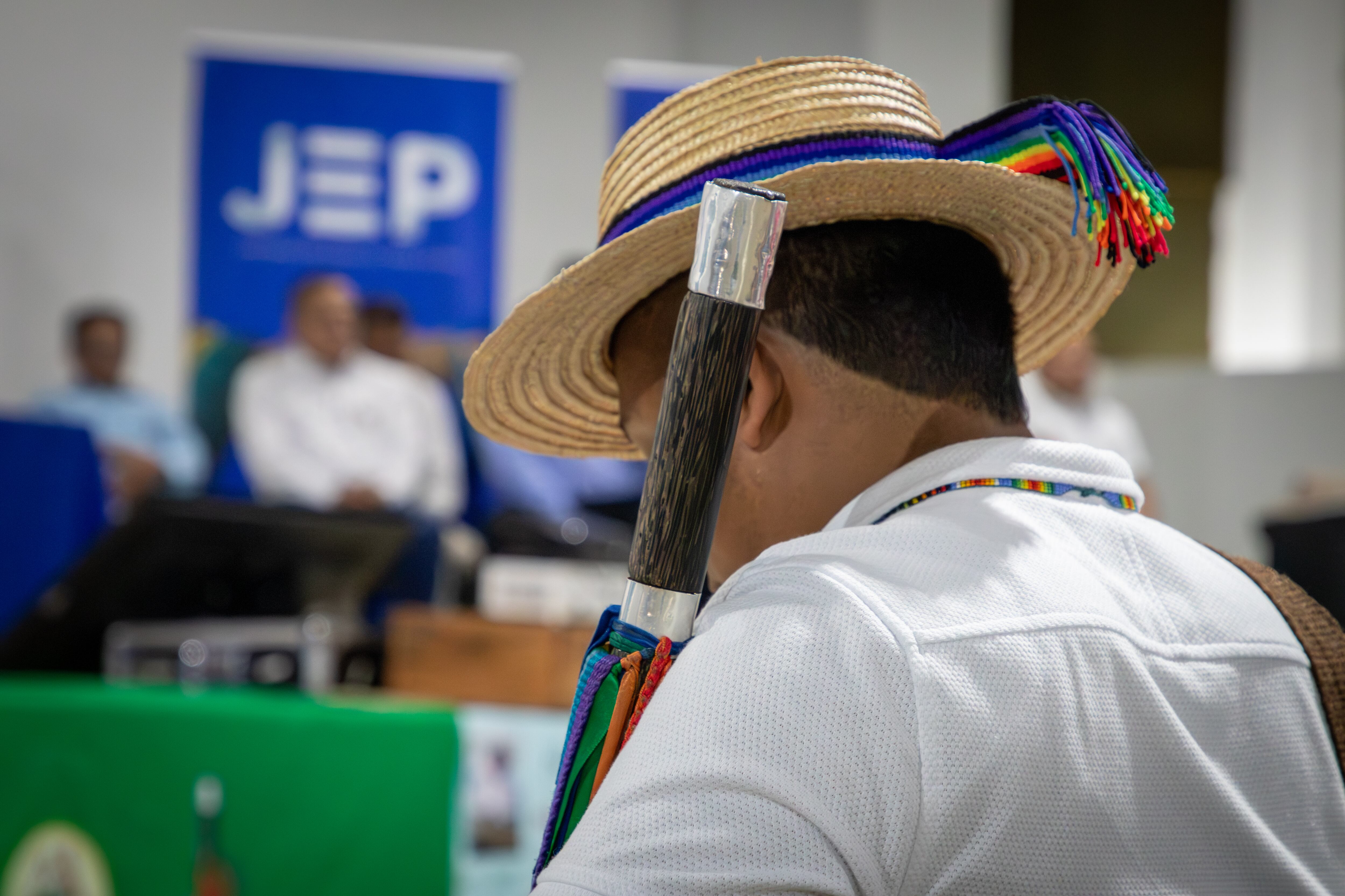 Nueve excombatientes de las Farc reconocen crímenes contra comunidades étnicas en audiencia histórica de la JEP en Cali.
