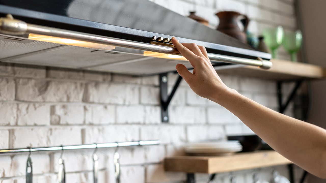 Así puede eliminar los olores de la cocina cuando la campana no sirve.