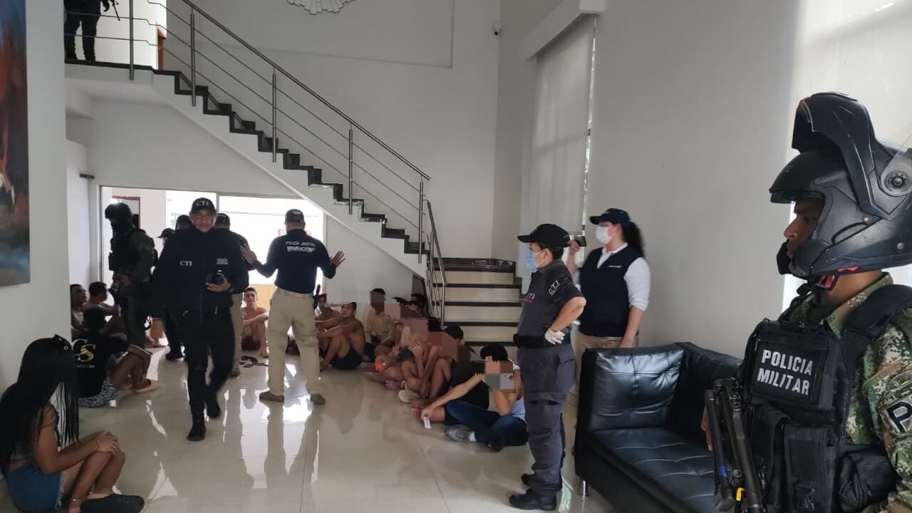 En imágenes el operativo contra una red que hacía proxenetismo con hombres de la comunidad LGBTI.