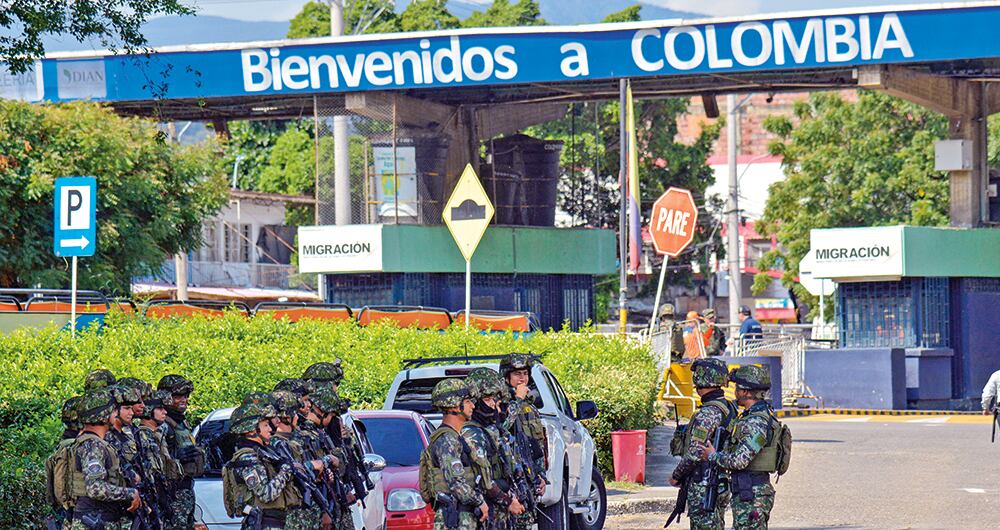 Las fronteras están militarizadas.