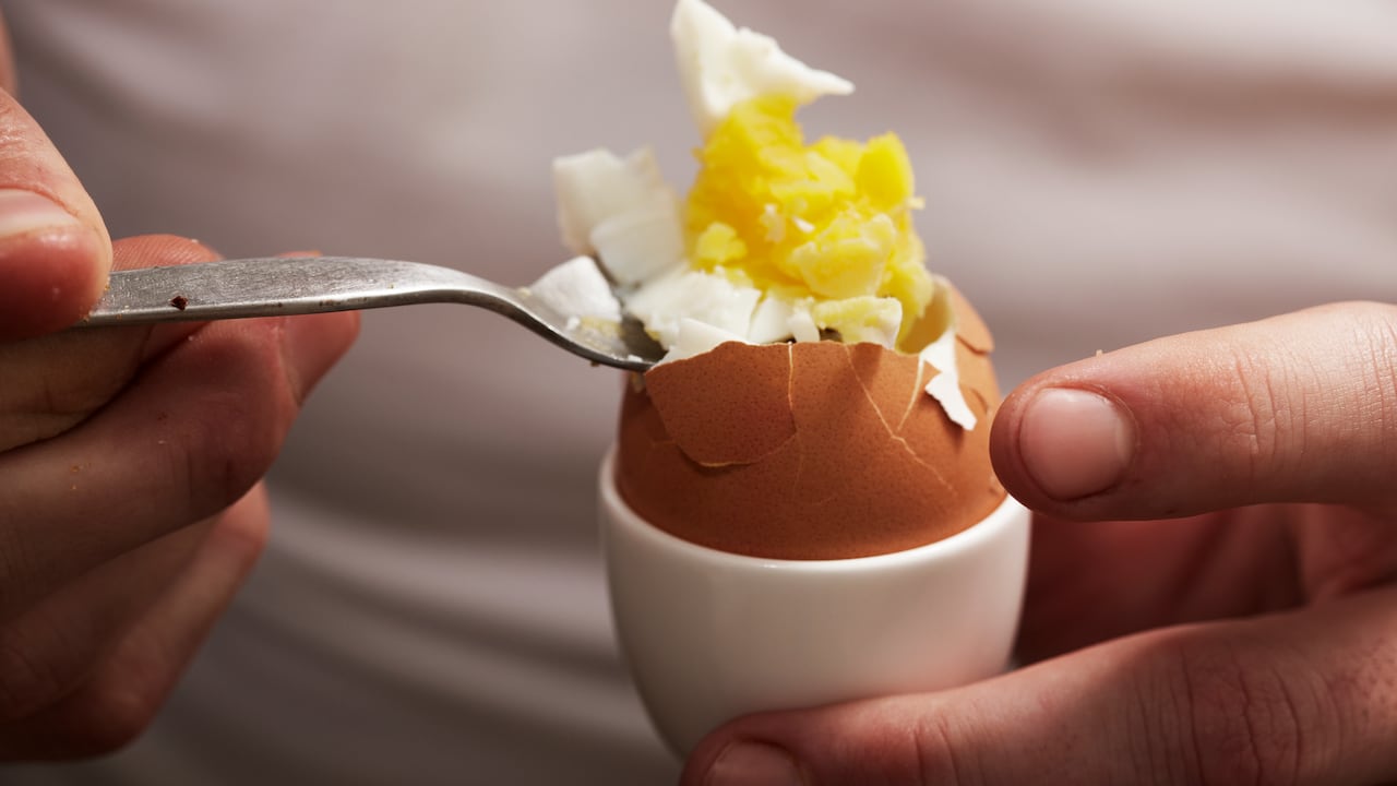 El huevo es una fuente natural de proteínas.