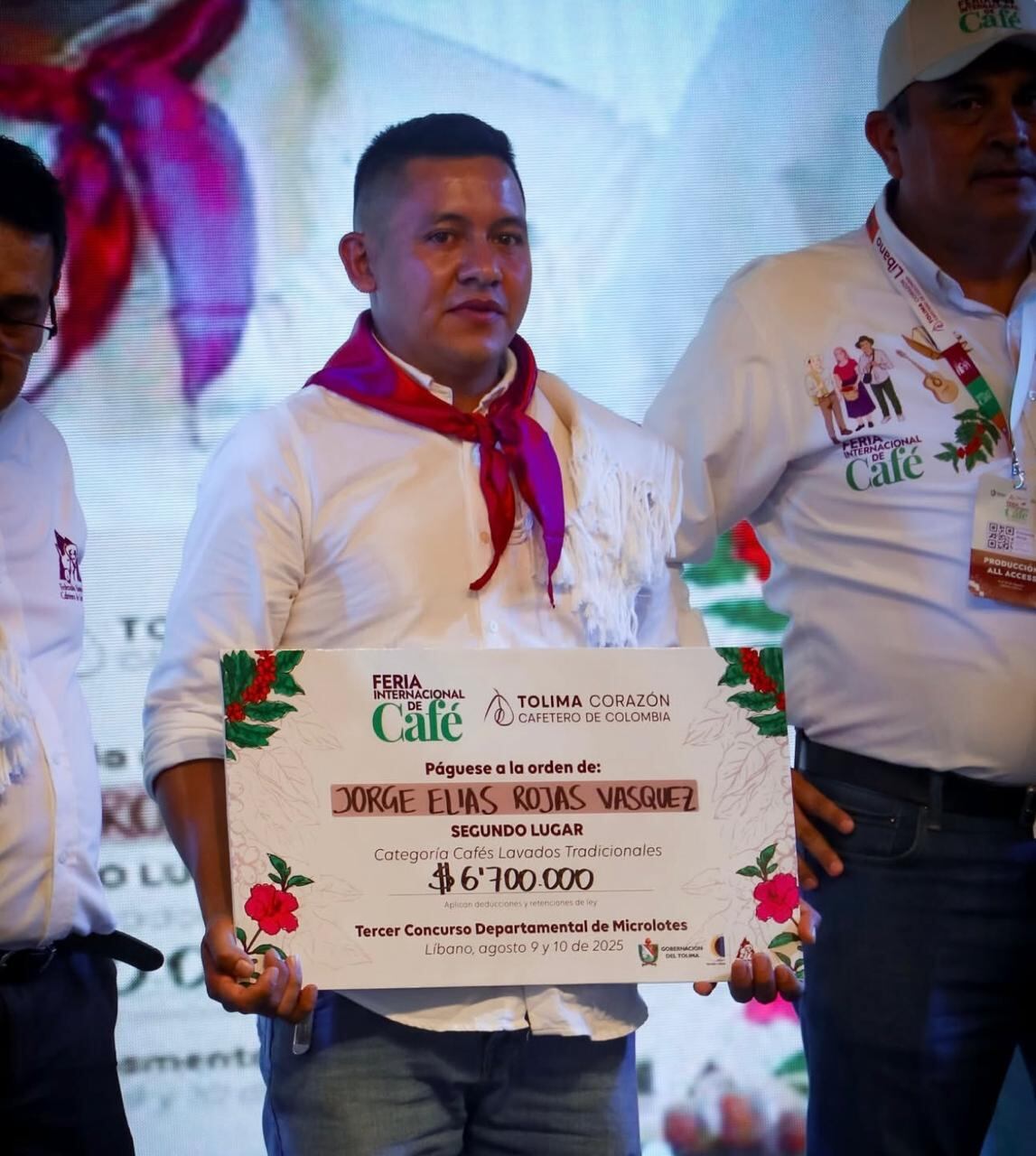 Jorge Elías Rojas Vásquez, caficultor rompió el récord de venta de café  en la 3a Feria Internacional de Café con su marca La Roca.