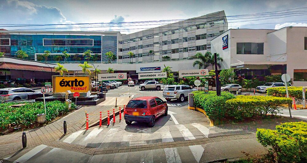 La mujer fue asesinada en un centro comercial en Medellín.