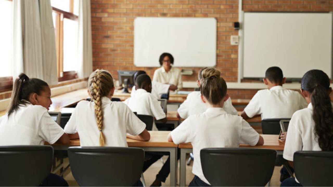 La ministra de Educación María Victoria Angulo, destacó los avances en el retorno de los estudiantes a las aulas de clase en medio de condiciones adecuadas de bioseguridad ante la pandemia del coronavirus.