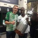 Juan Esteban Mosquera junto a Franco Armani en la celebración de la Copa Libertadores 2016
