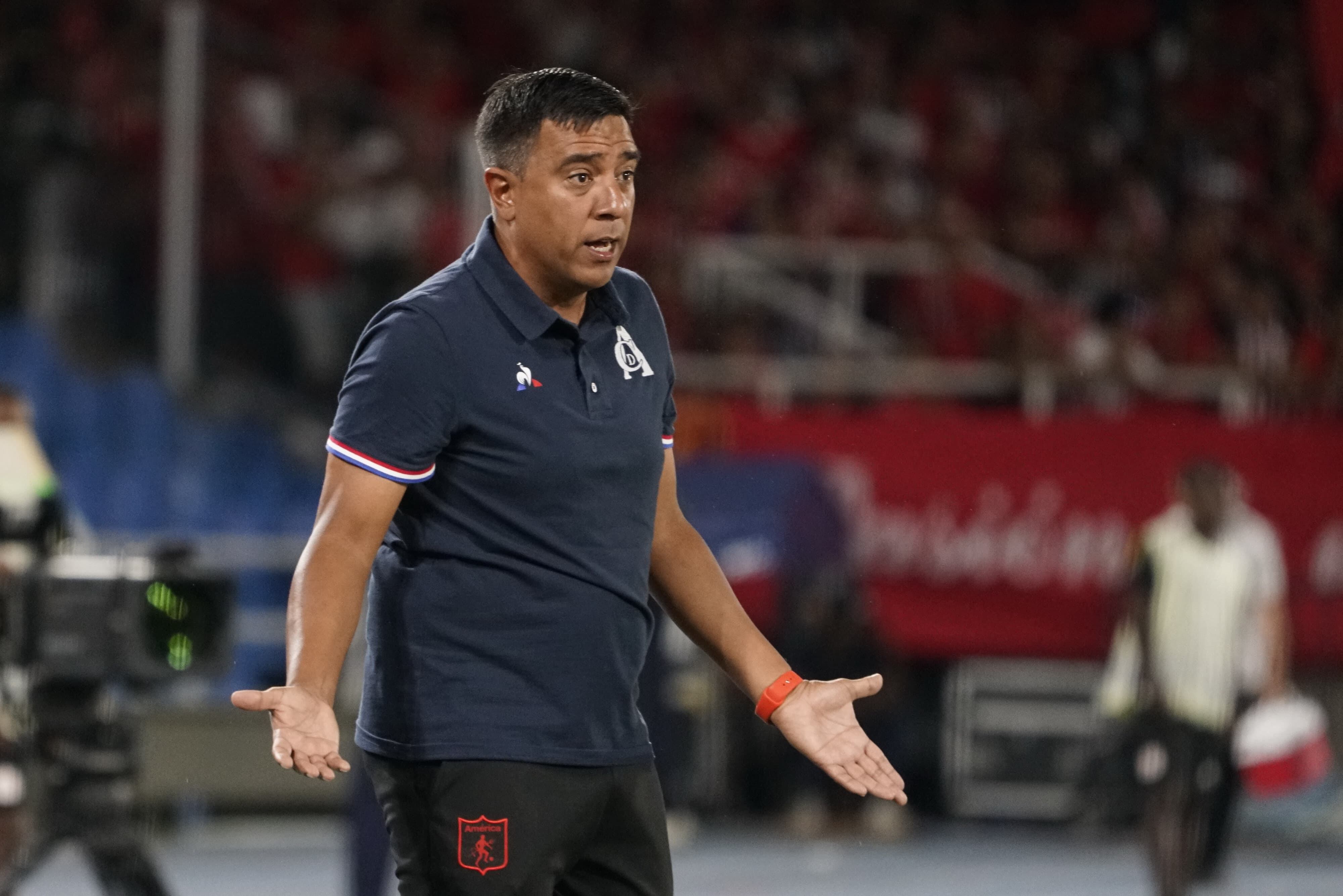 César Farías, entrenador del América de Cali