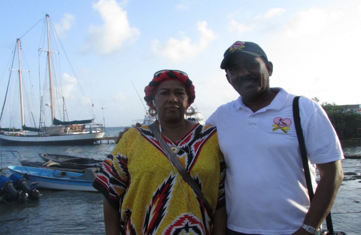 Ella es Corine Duffins acompañada de Raimon Howard, pastor de la primera Iglesia Bautista y presidente del movimiento Archipielago Movement For Ethnic Native Self Determination (Amen-Sd).