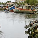 El Waffe, en Turbo, es el puerto desde donde salen las lanchas para Acandí, Capurganá, Zapzurro y La Miel, pueblo que limita con Panamá. Un coyote le puede cobrar a un migrante 700 dólares por cruzarlo. Allí apenas comienza la odisea hacia Centroamérica y Estados Unidos.