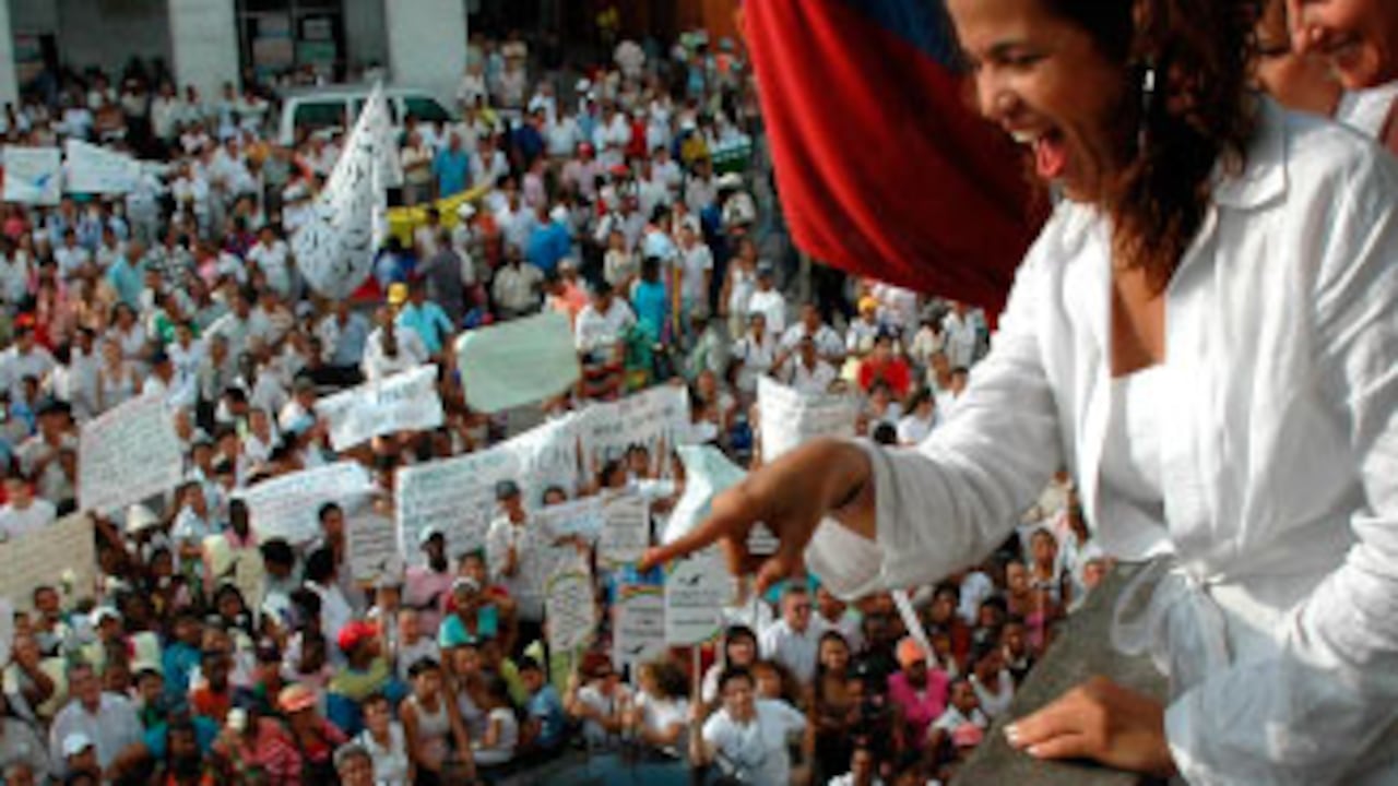 Miles de cartageneros salieron la semana pasada a las calles a respaldar a la alcaldesa Judith Pinedo, quien les prometió acabar con la corrupción y la politiquería
