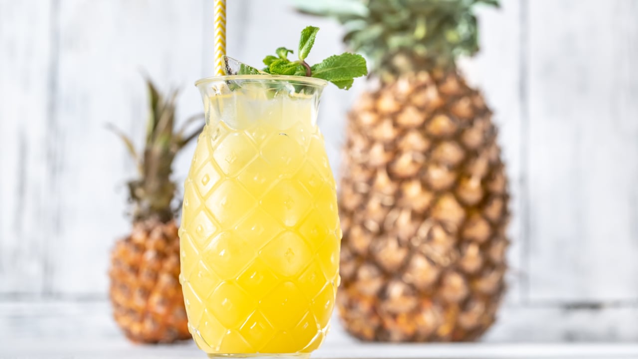 El jugo de piña es un buen aliado a la hora de bajar los niveles de colesterol en la sangre.