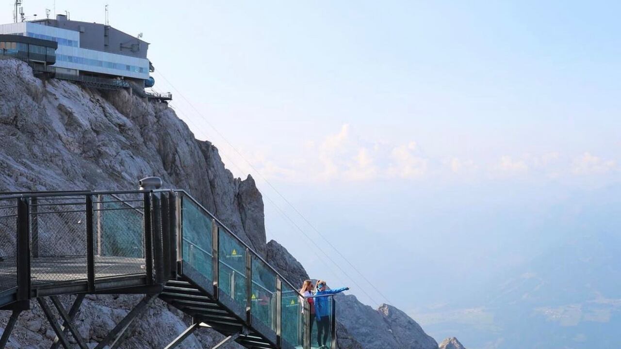 El accidente se presentó cuando el británico ascendía por esta escalera que conecta la parte inferior del monte Donnerkogel con su parte más alta.