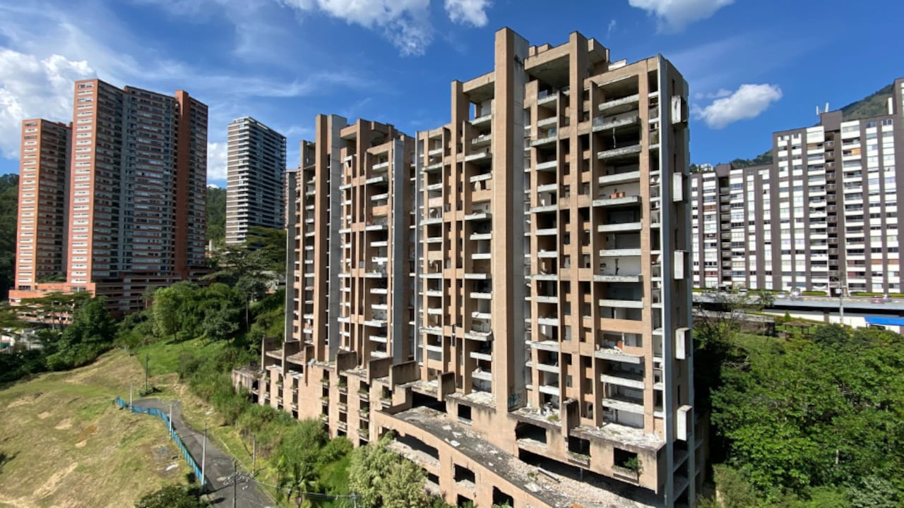 Edificio Continental Towers de Medellín, en riesgo de colapso desde 2013.