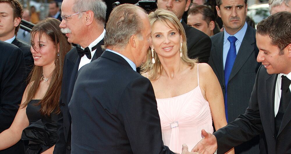 Corinna Larsen, la mujer que arruinó su reinado, dice que desistió de casarse con el rey cuando él le anunció que tenía otra amante.